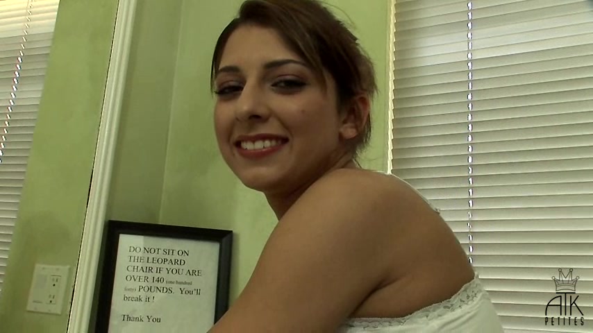 Lexi Bloom in Weigh in