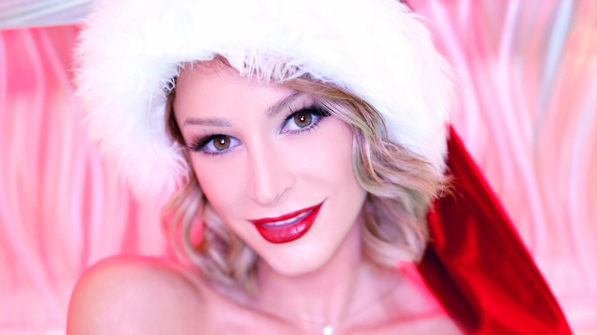 Swallow Salon Features Emma Hix's Return For a Holiday Treat - 4K Edition