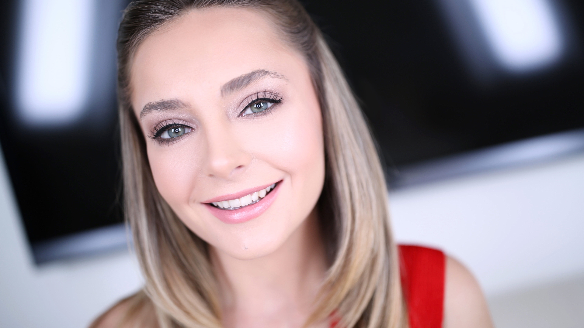 Amateur Allure Presents Aften Opal Sucking Cock, Fucking and Cum Swallowing in Stunning 4K