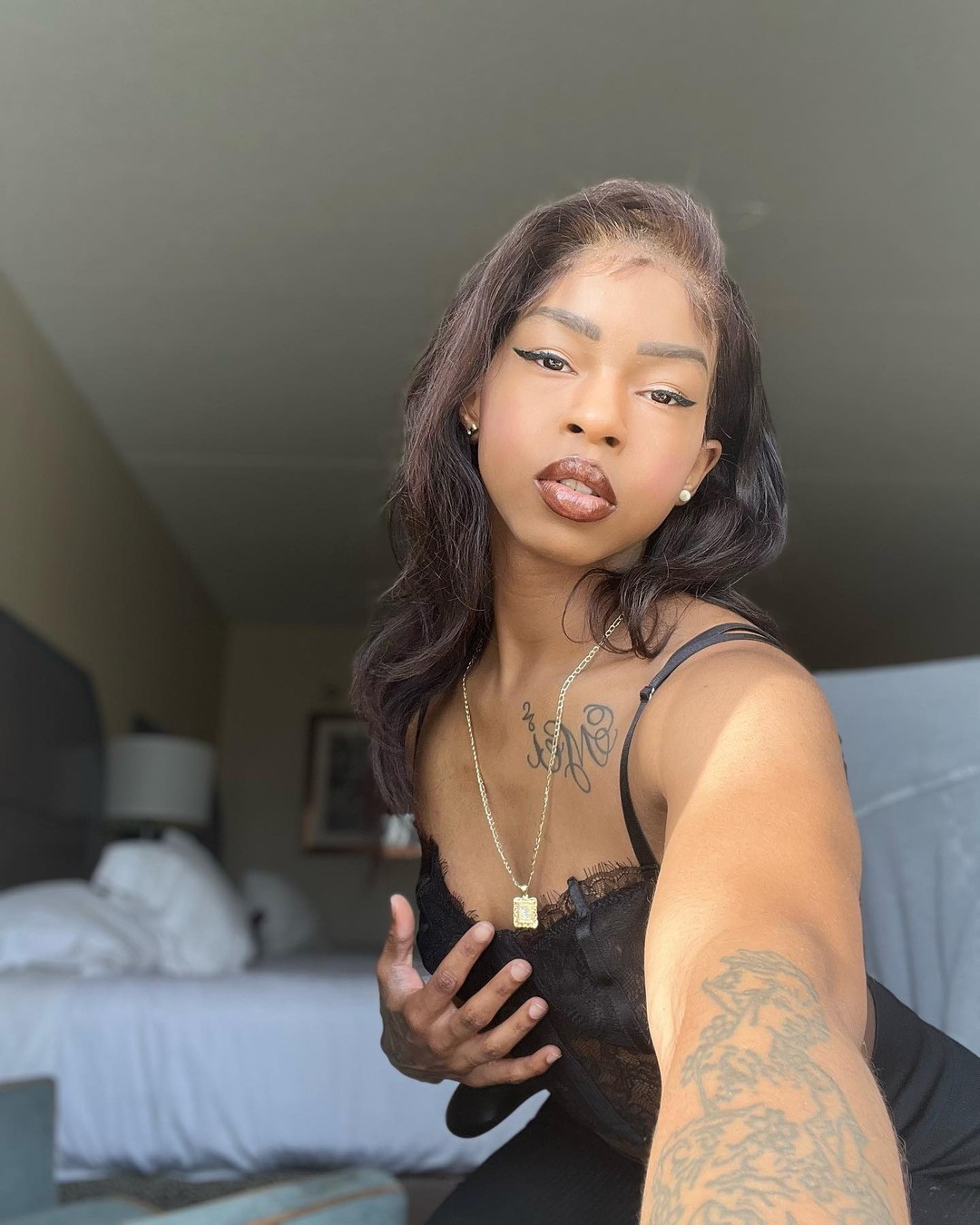 Kimmy Charms Fisting