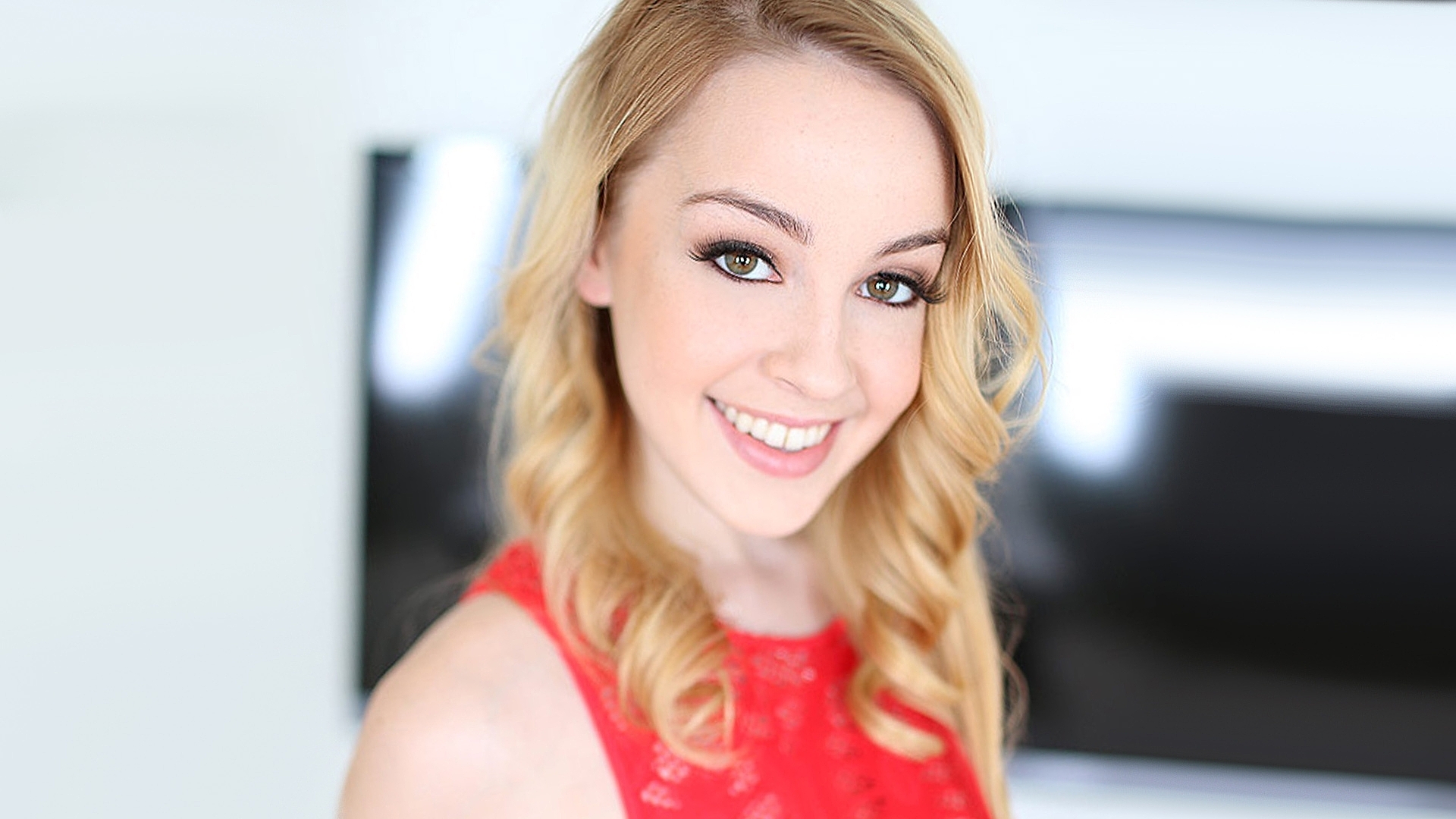 Alexia Gold POV, Blonde Teen Sucks and Fucks a Nice Dick and Eats TWO Loads of Protein