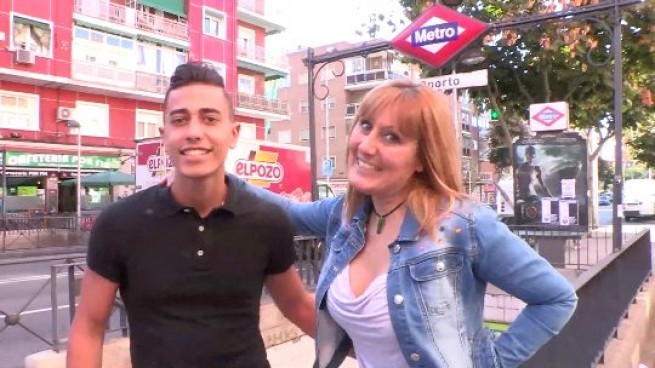 The 37 years old busty MILF initiates her 19 years old own nephew in porn. The rookie lasts for two rounds