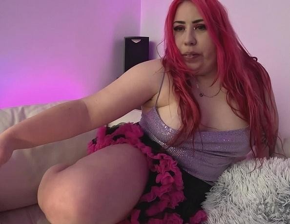 Casting a Popular BBW Model Named Pastel Bat Masturbating on the White Casting Couch