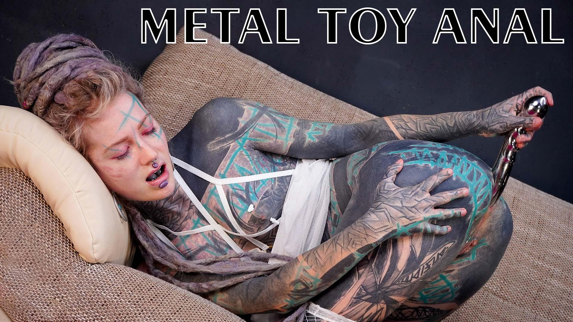 Anuskatzz Gets a Stainless Steel Dildo to Shove Up Her Ass