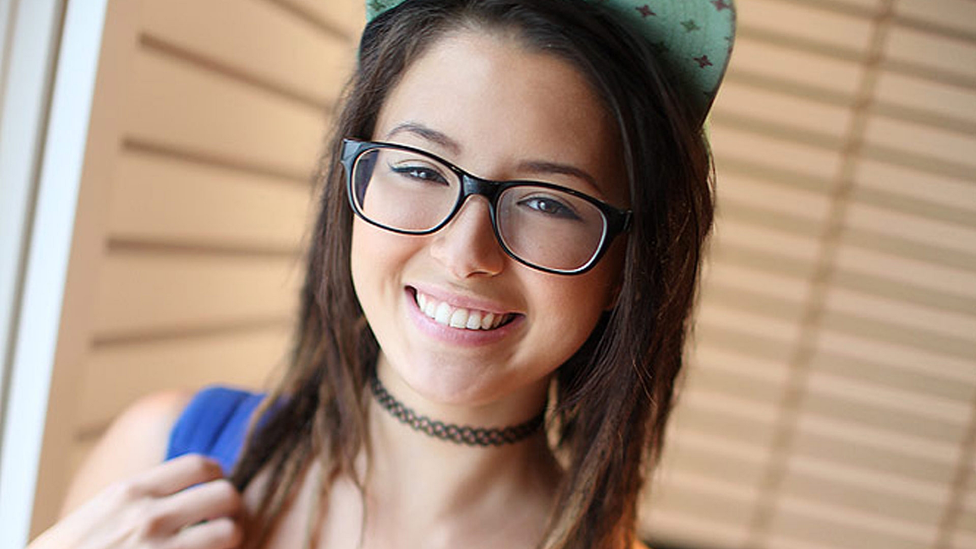 Daisy Summers (aka Daisy Haze) Sexy Asian Babe Returns for a Hot Suck, Fuck and Swallow Session