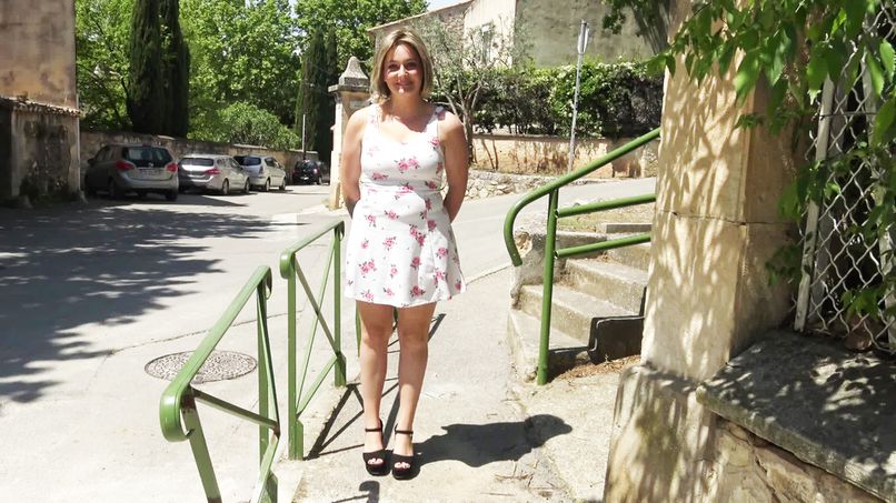 Marie, 25, kitchen assistant in Lyon!