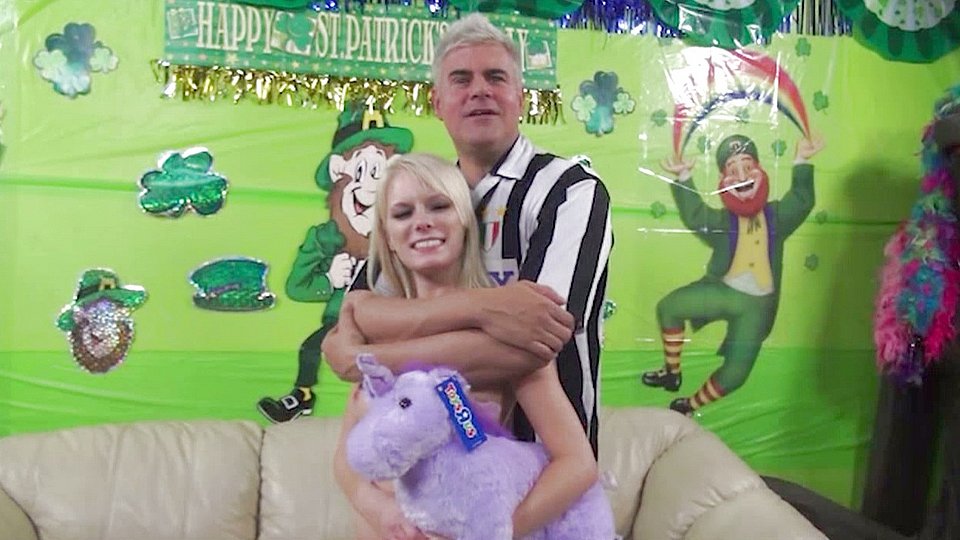 Elaina Raye loves it when Porno Dan cums in her mouth