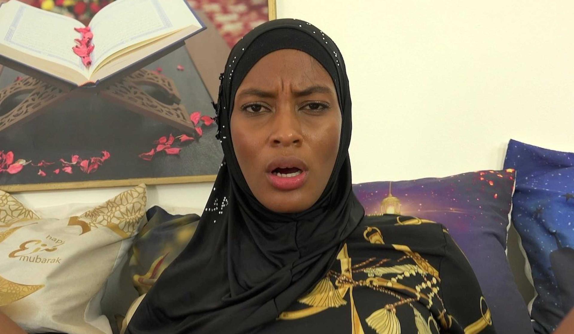 Sucking the hard dick instead of vacuuming the floor