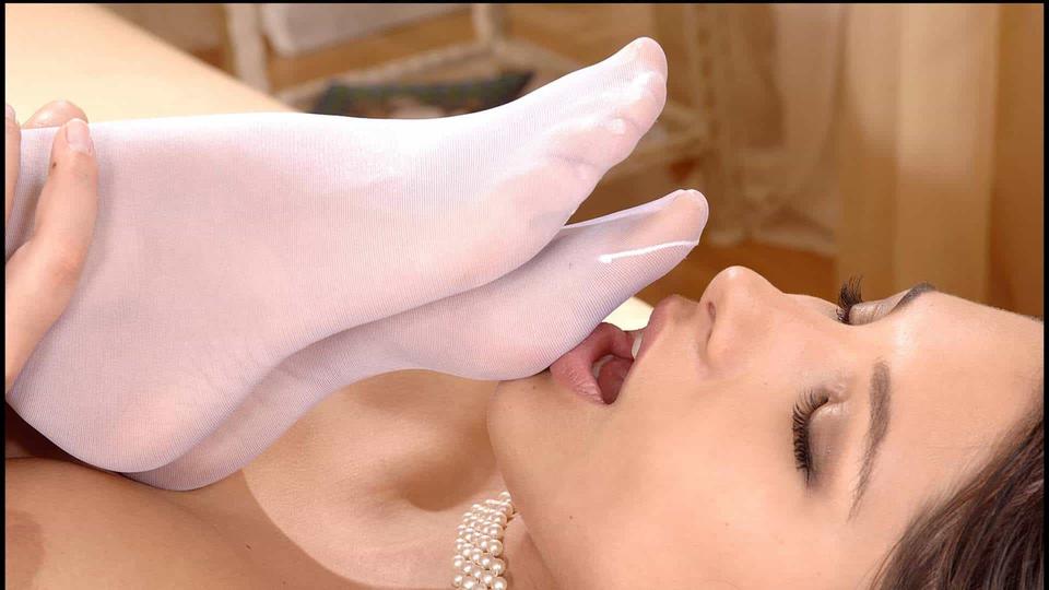 Laura and Zafira are two brunette b