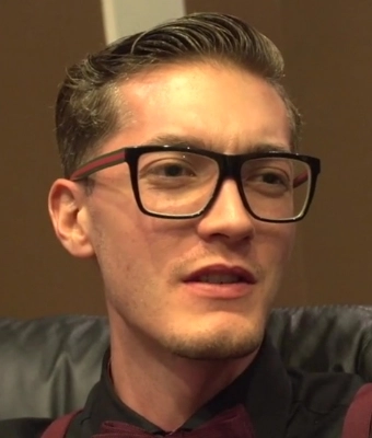 Buddy Hollywood Fessée