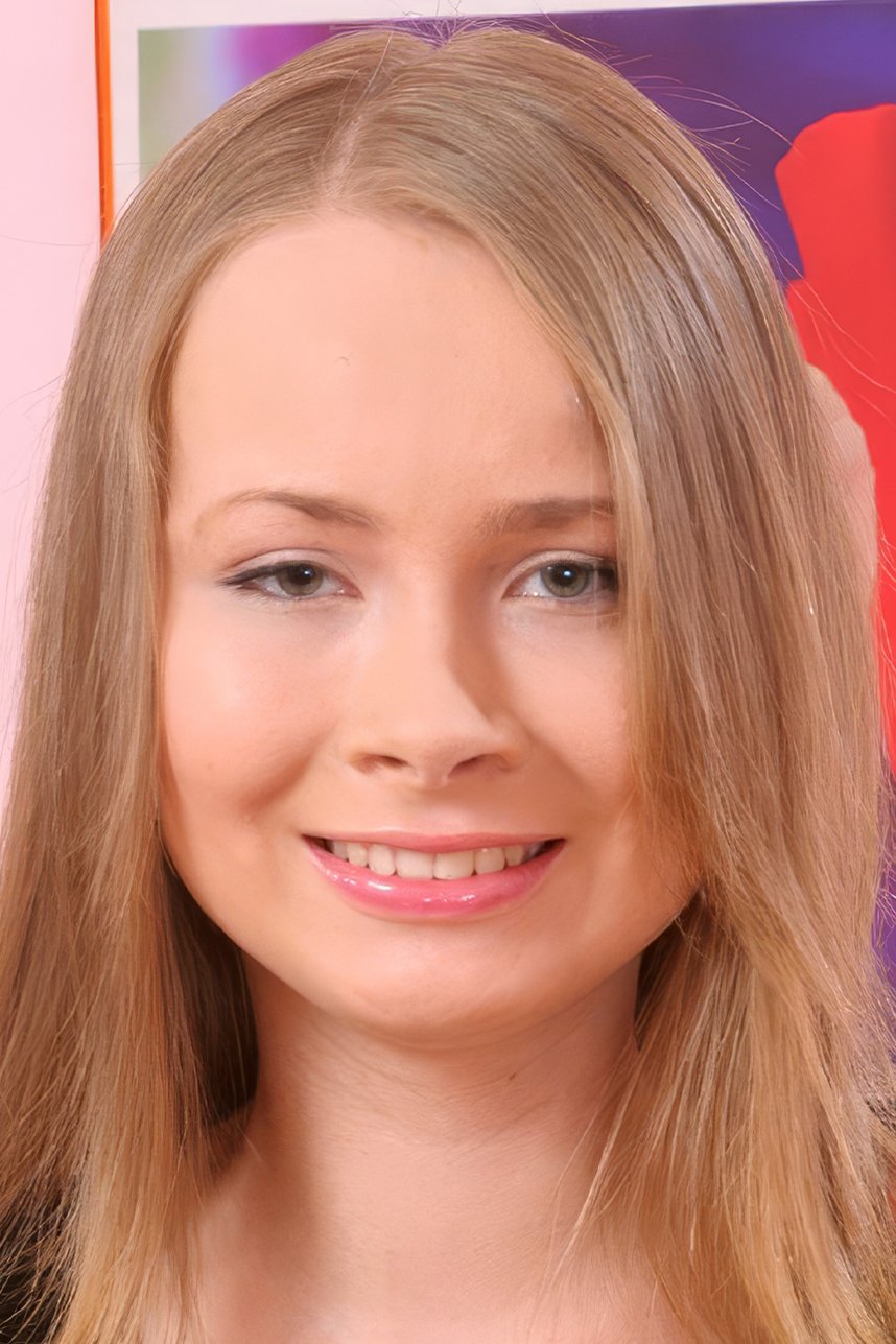 Yulia Blondy Fessée