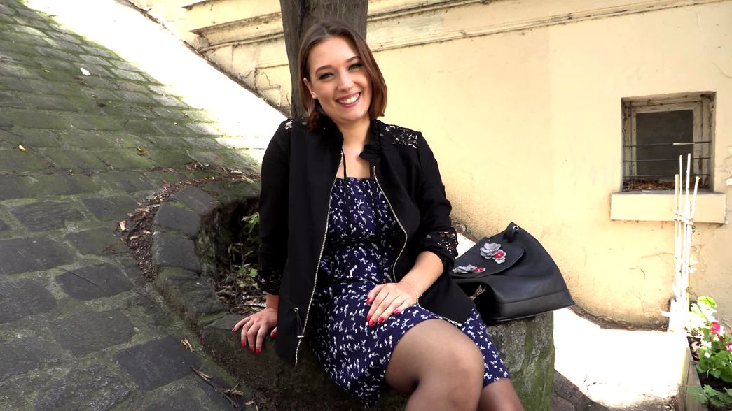 Pauline, 21 years old, operator-surveyor in Paris!