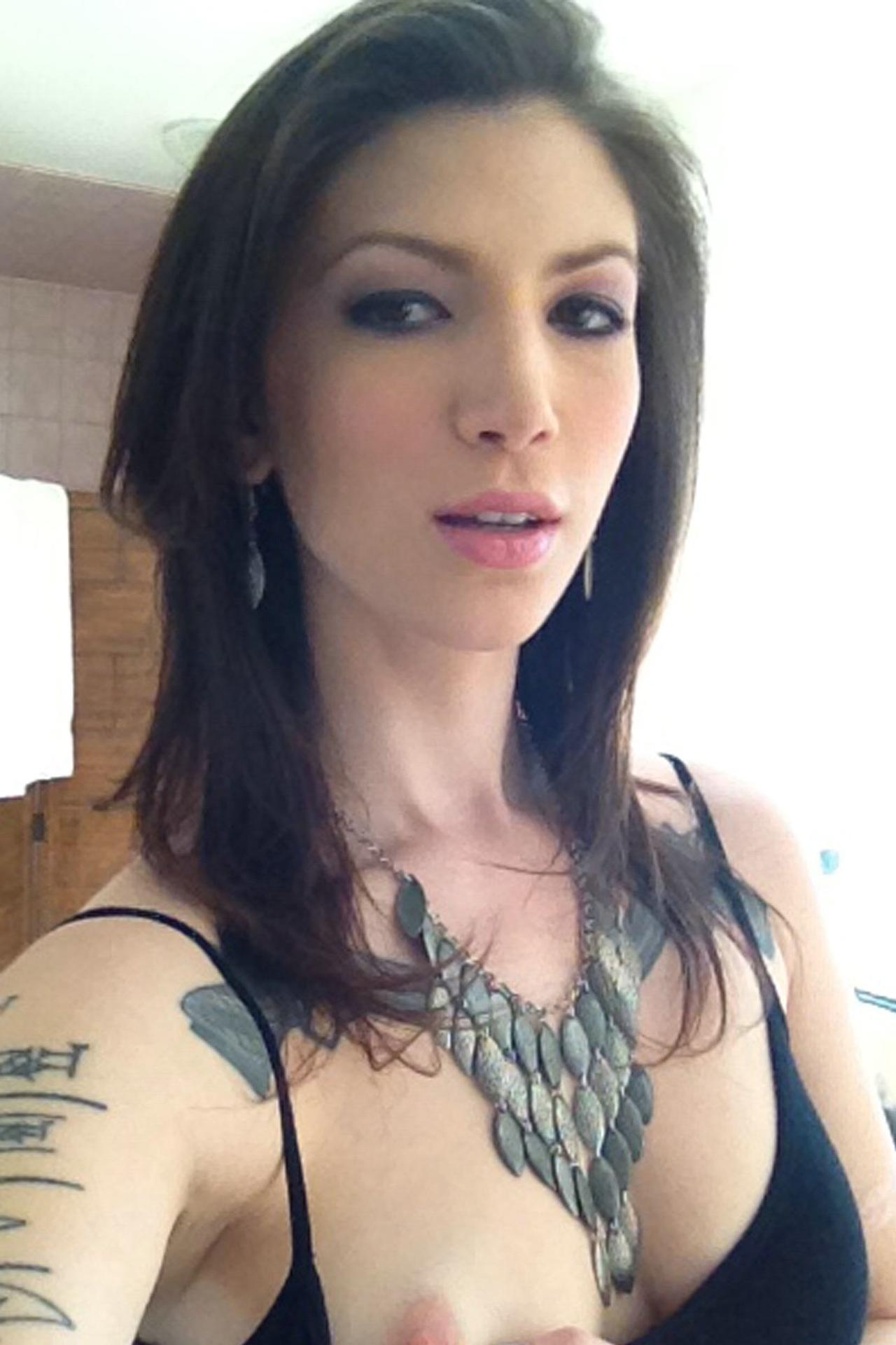 Photo HD Indigo Augustine - 9