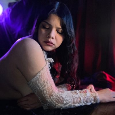 Whisper Thorn Fessée