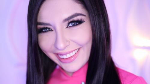 Keira Croft Returns to Swallow Salon For a Suck and Swallow