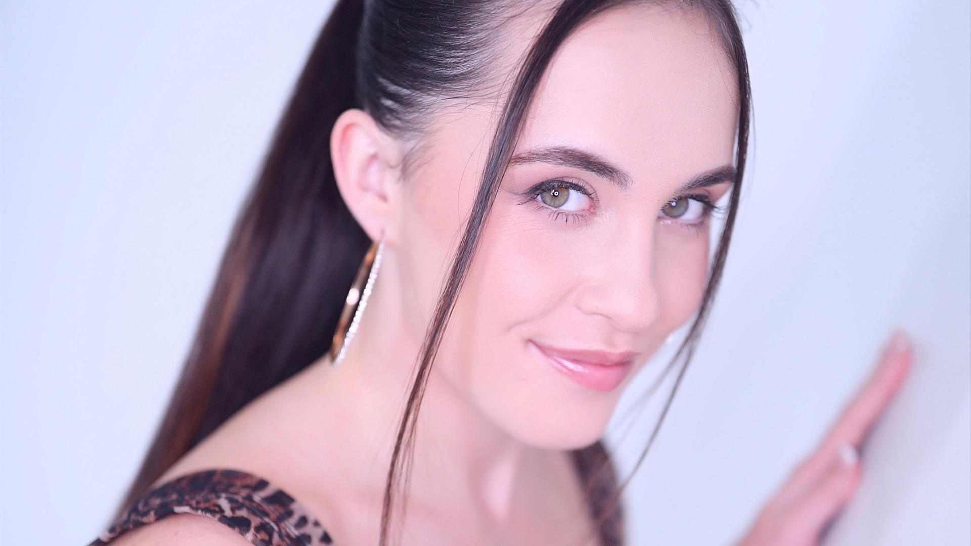 Daisy Phoenix Returns with Another Steamy Scene