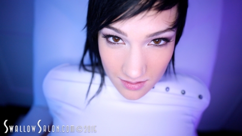 Nikki Hearts Stops By The Salon For Some Cum