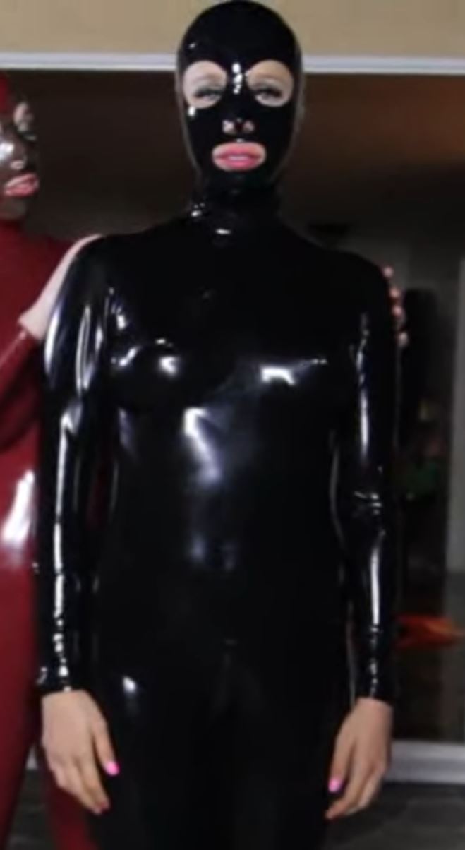 Photo HD Puss in Heels - 1