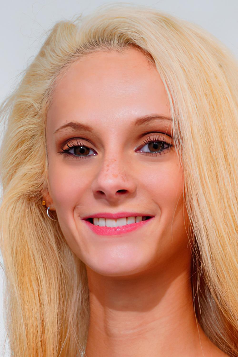 Sadie Hartz Hussie Pass