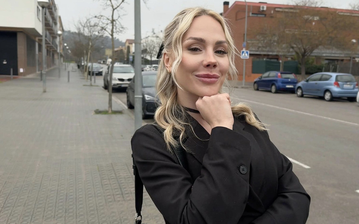 Real Public Fuck with a Blonde After Meeting Her in the Street - Angie Lynx