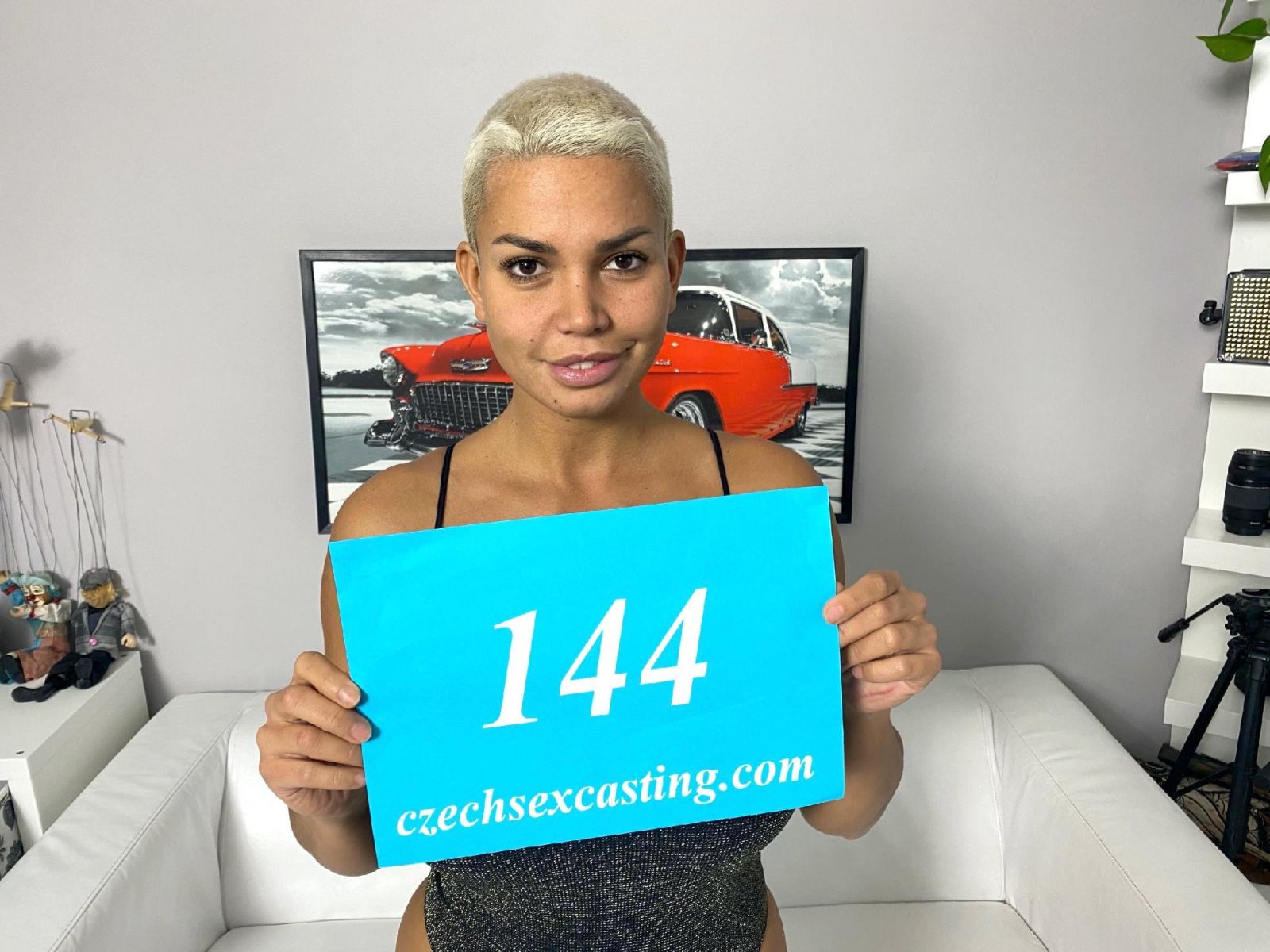 Amazing blonde babe shows her sexual skills