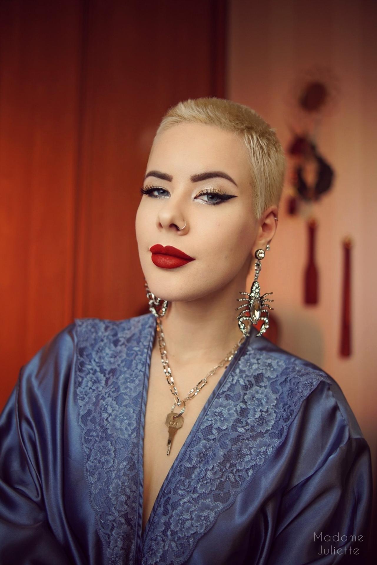 Madame Juliette Face Fuck