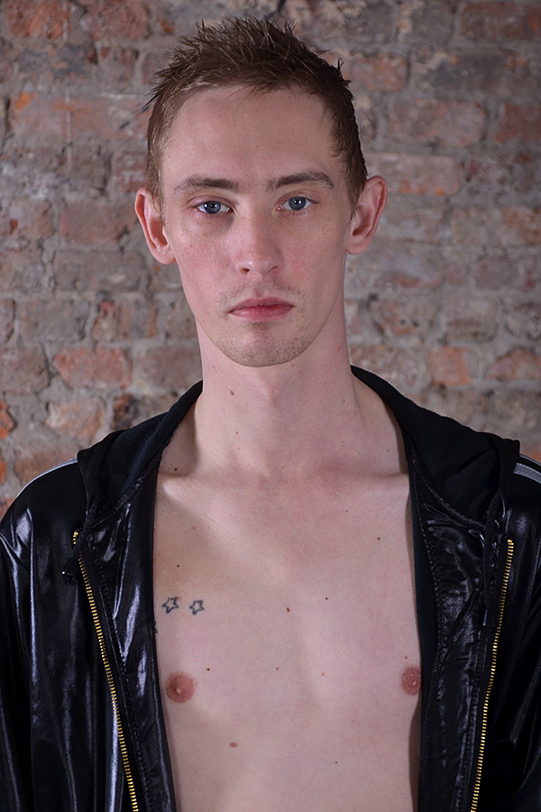 Ashton Bradley Fessée