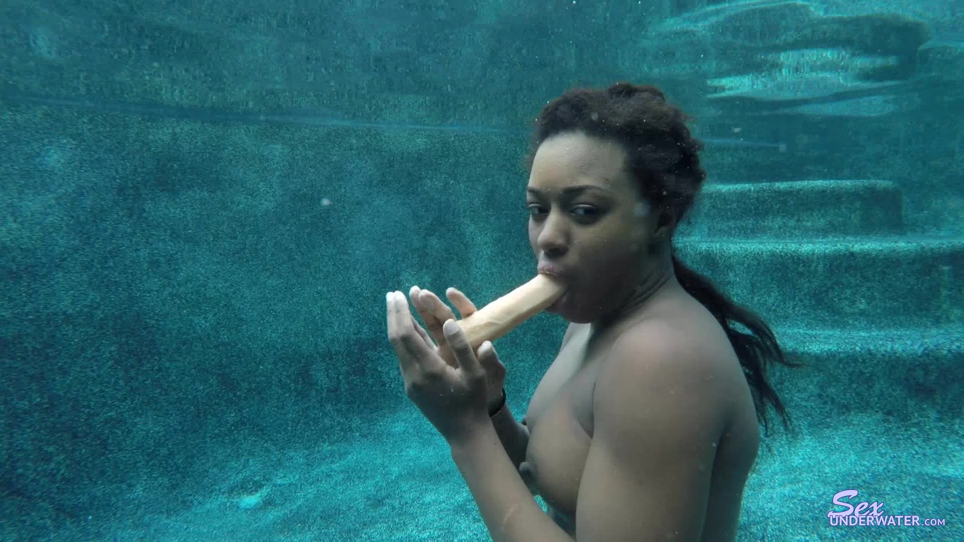 Simone Styles Dildo Play