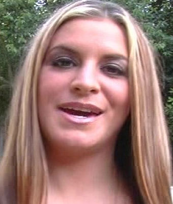 Gianna Bella Street BlowJobs