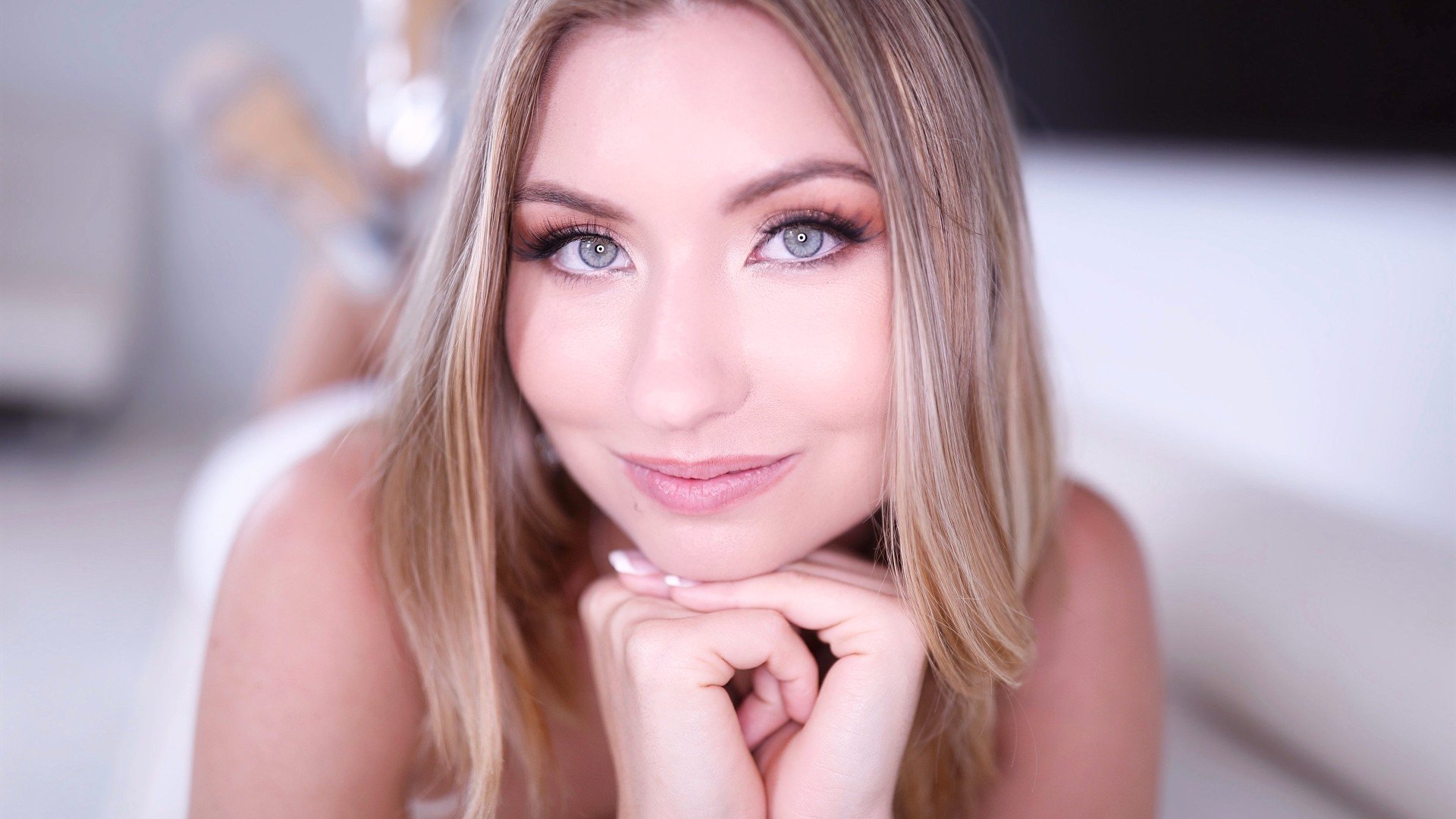 Emma Sirus Giving Head, Fucking and Swallowing a Creamy Load