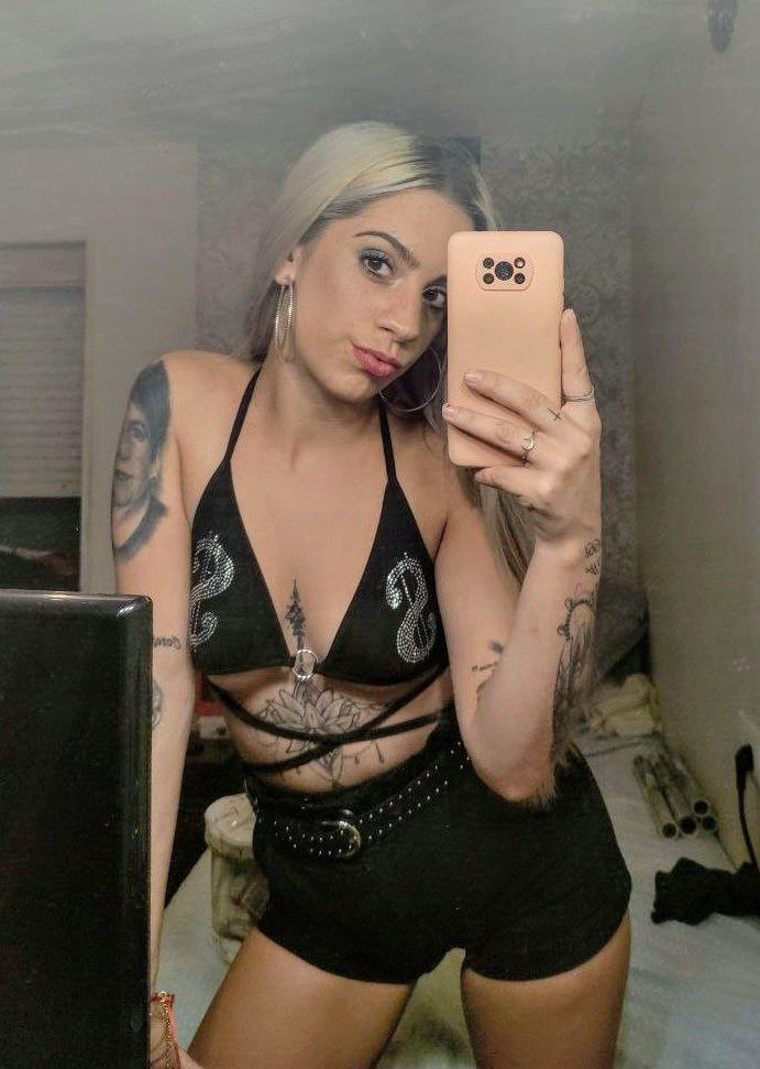 Hot Yasmine