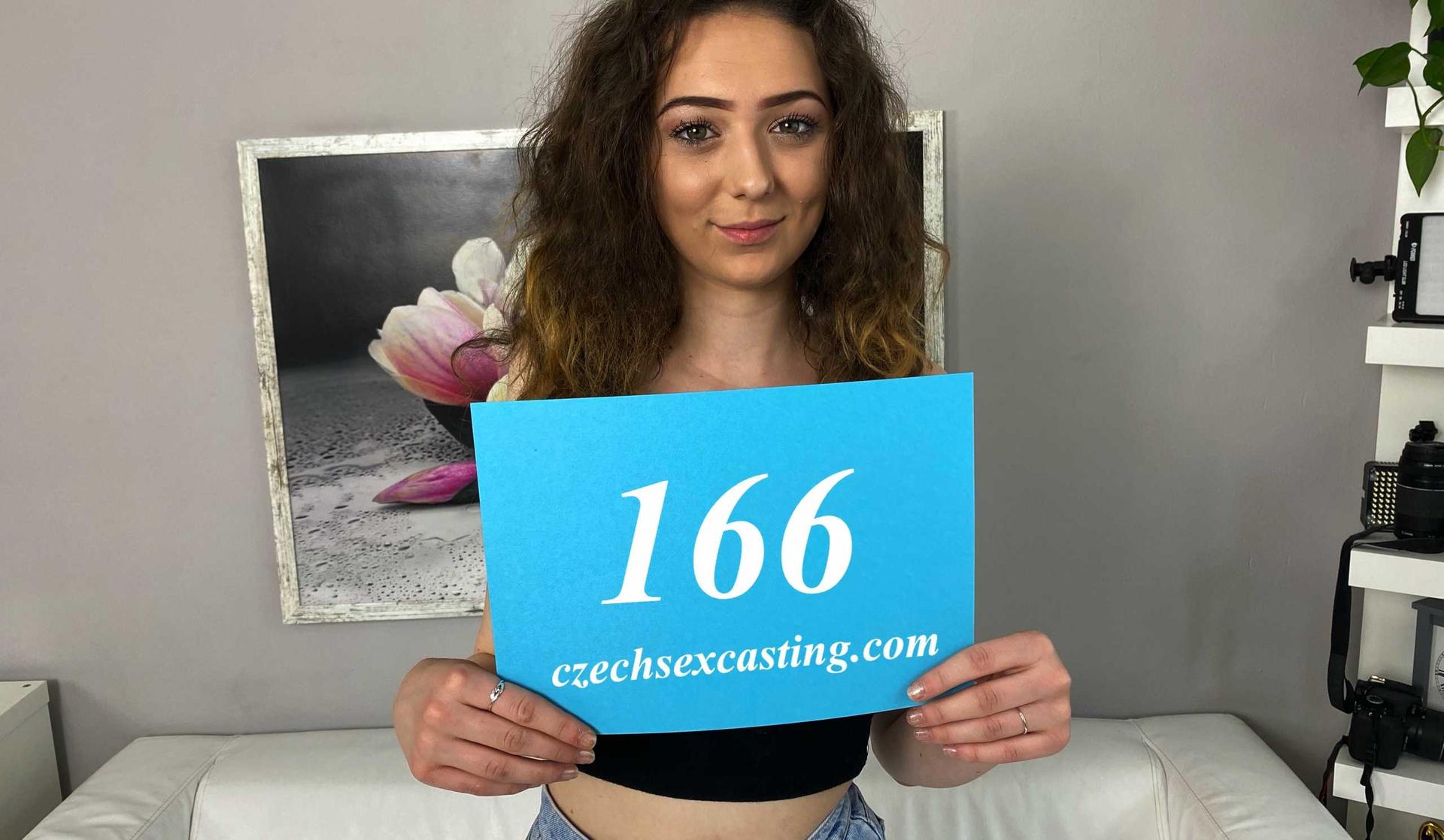 Sweet girl gets novice pussy fucked