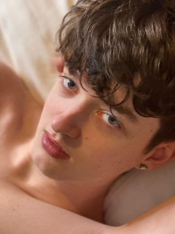 Tommy Saint-Rose Hung Young Brit