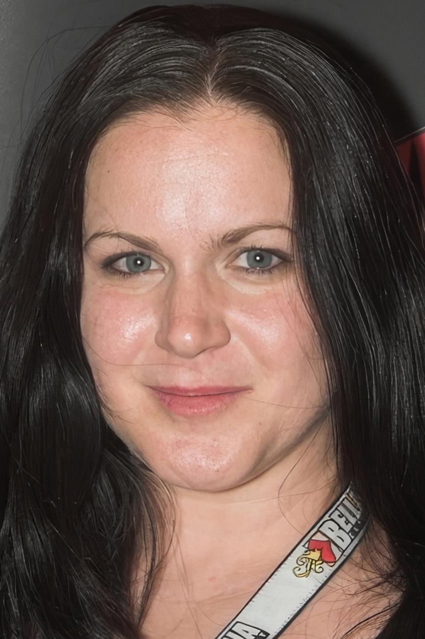 Photo HD Tricia Devereaux - 1