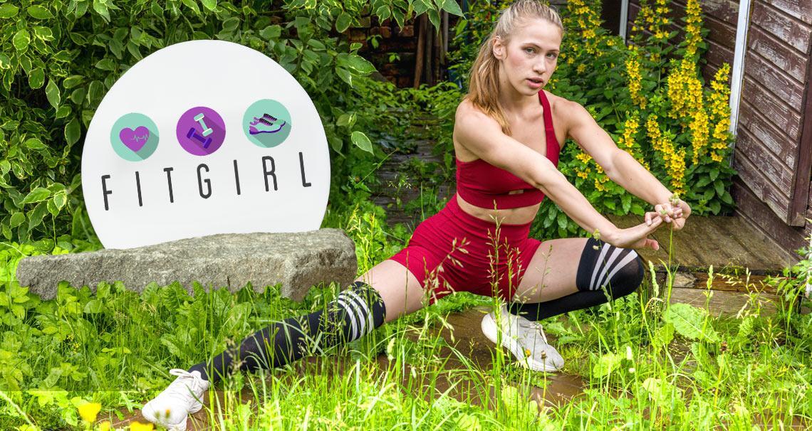 Nika Murr Stretches Her Pussy