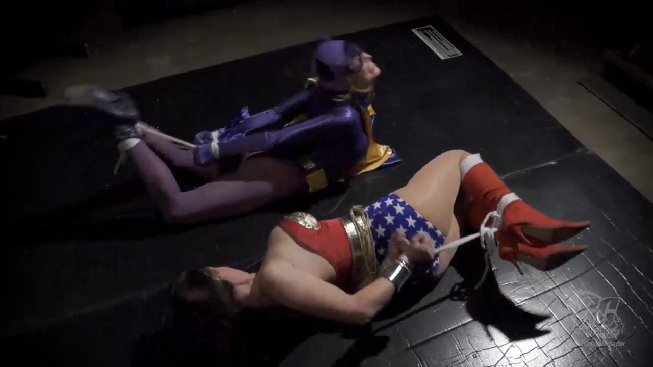 Batgirl - Episode 2, Lady Fog