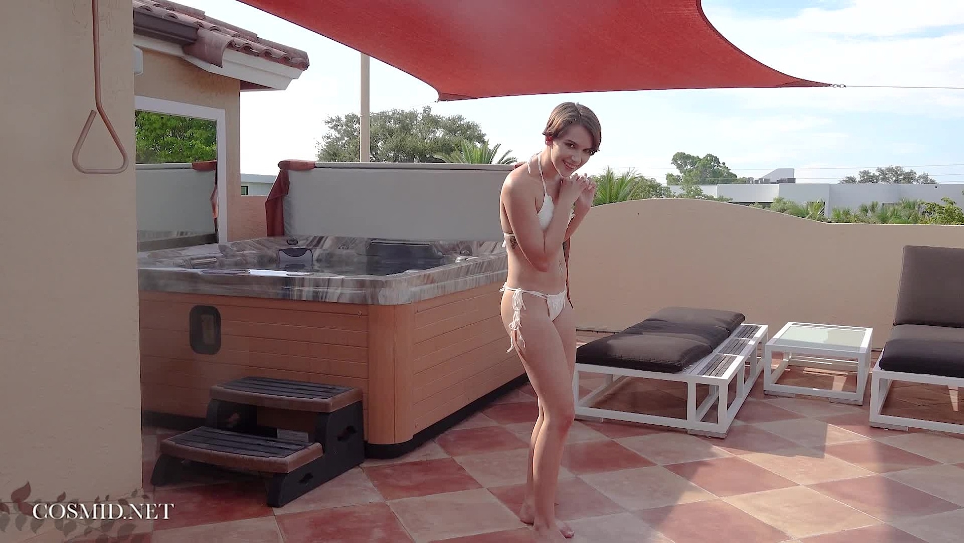 Natlie Parkman Strips In The Hotfub