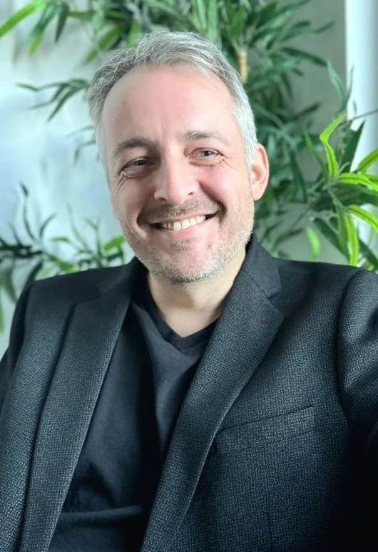 Julian August Gorge profonde