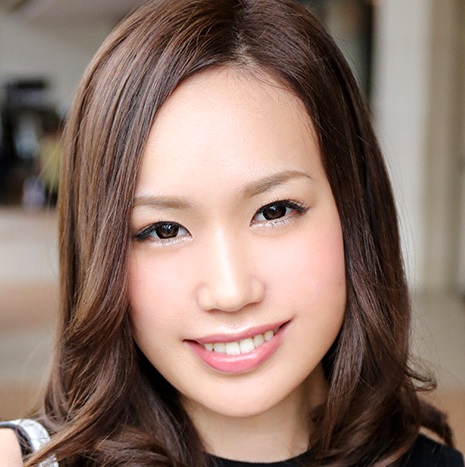 Mari Asahina Gorge profonde