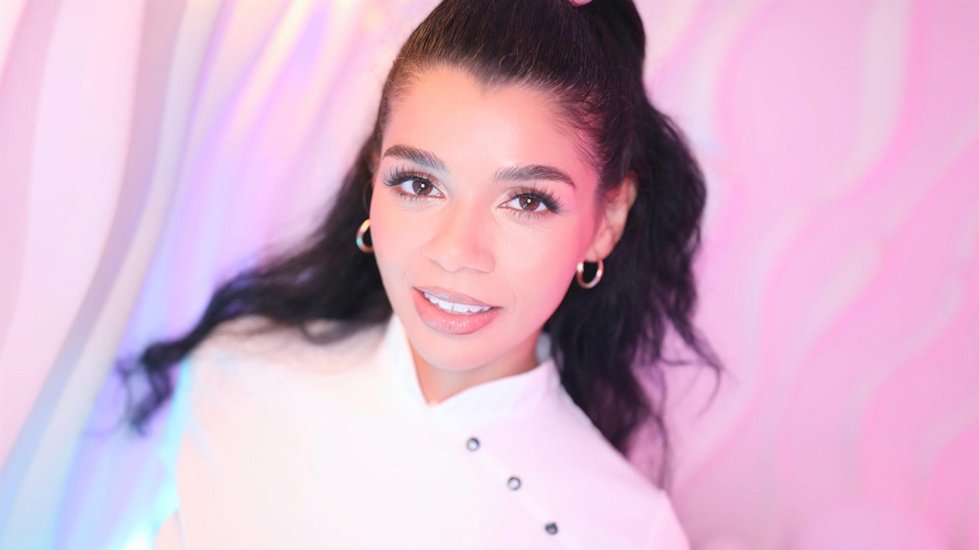 Swallow Salon Welcomes Harley Haze: Soft Smiles & Sweet Attention