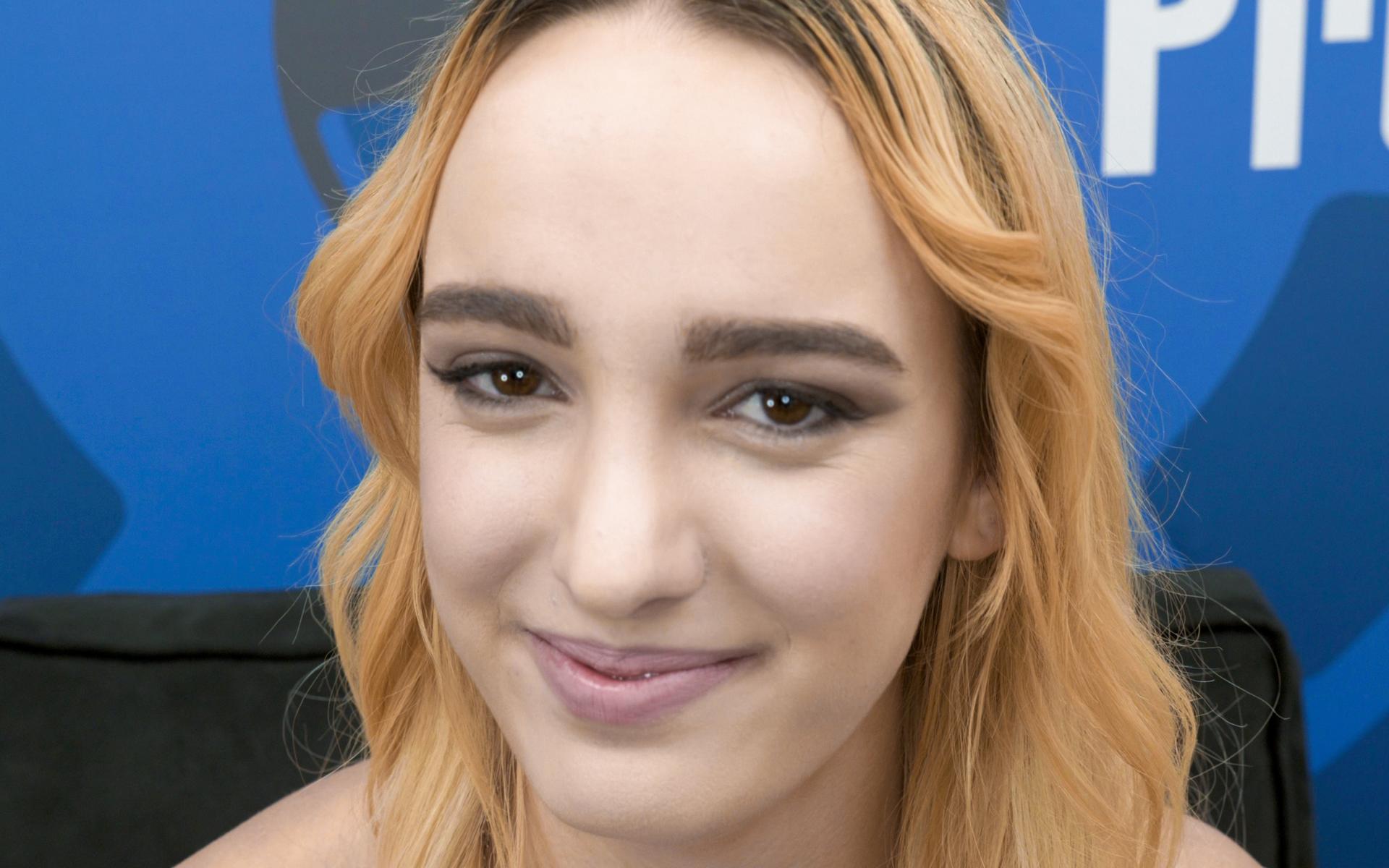 Anna Khara #2 - Interview before Gangbang