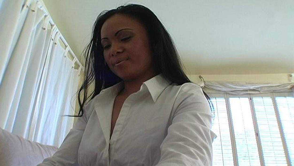 Mya Luanna fucking in the living room with her tattoos