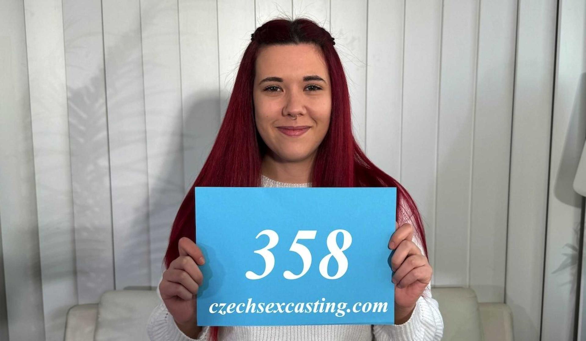 Amazing redhead loves to be a model