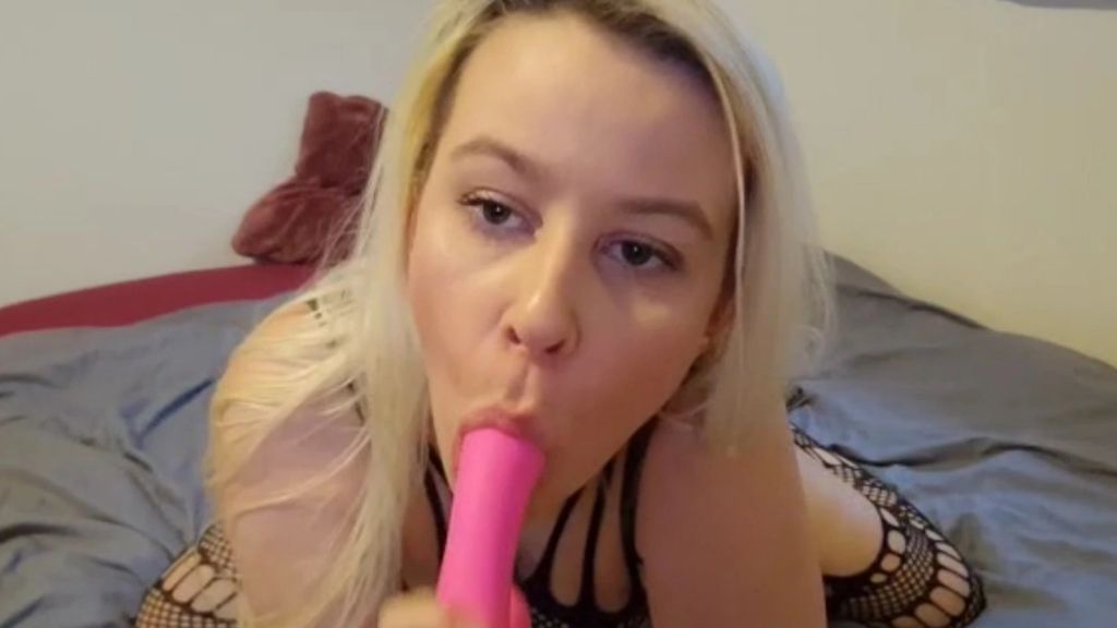 Nice With Plug in A** and Dildo in Pu** to Orgasm