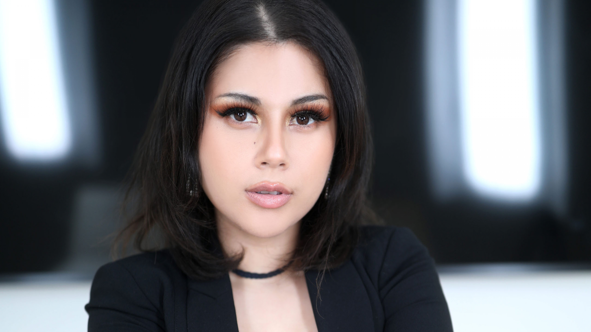 Penelope Reed Returns to Amateur Allure to Give POV Suck Job, Get Fucked and Swallow Cum