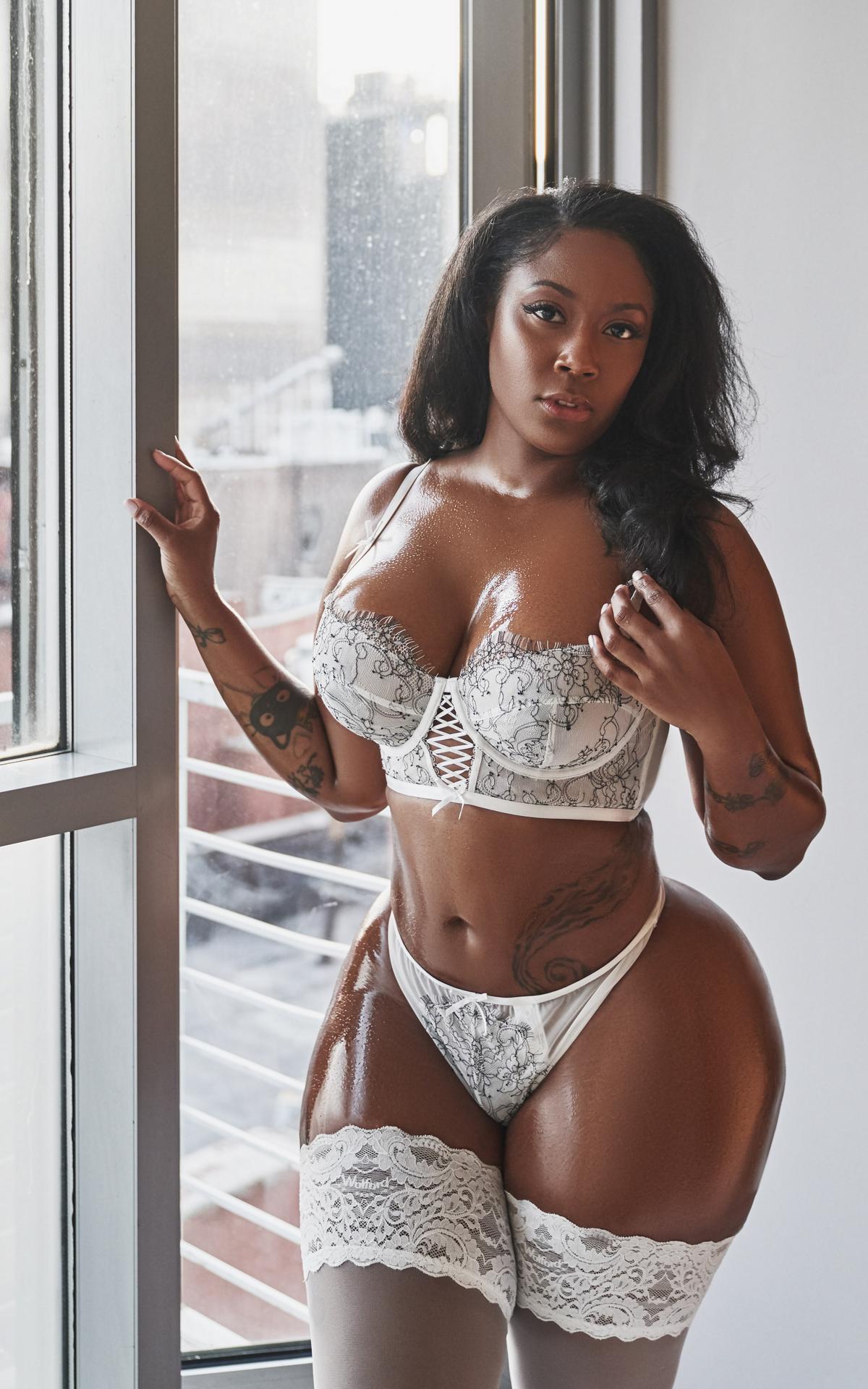 Charlotte Lavish Fessée