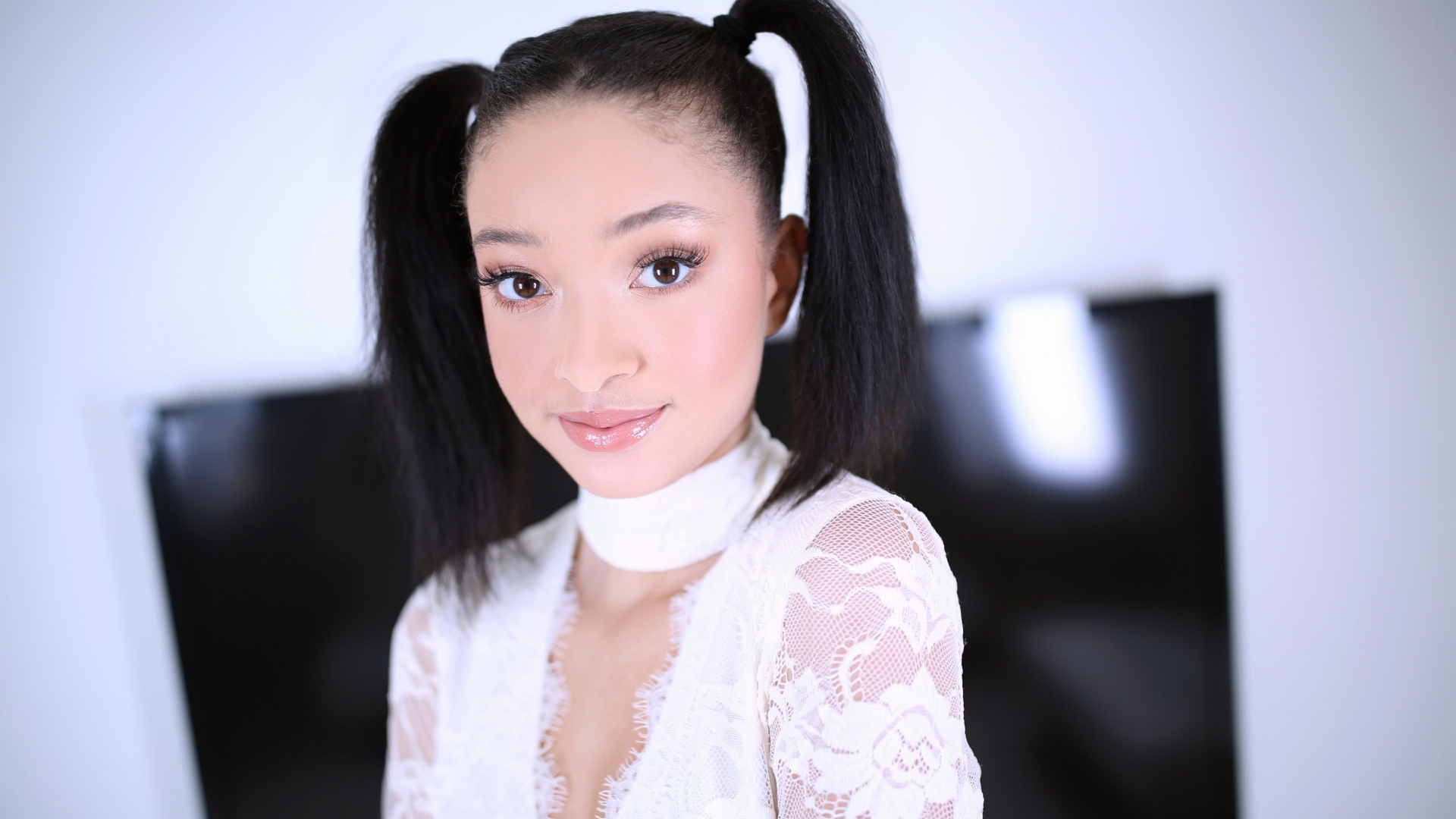 Amateur Allure Welcomes Scarlett Bloom to Suck Cock, Fuck and Cum Swallow