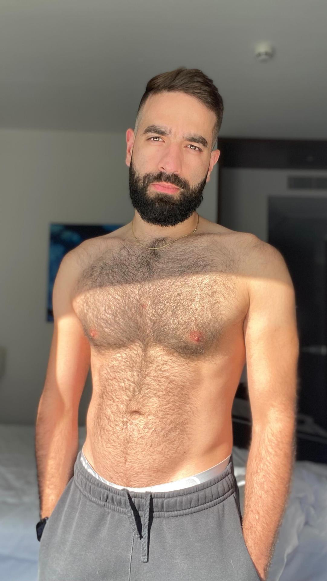 Leandro HairydomXL Facial