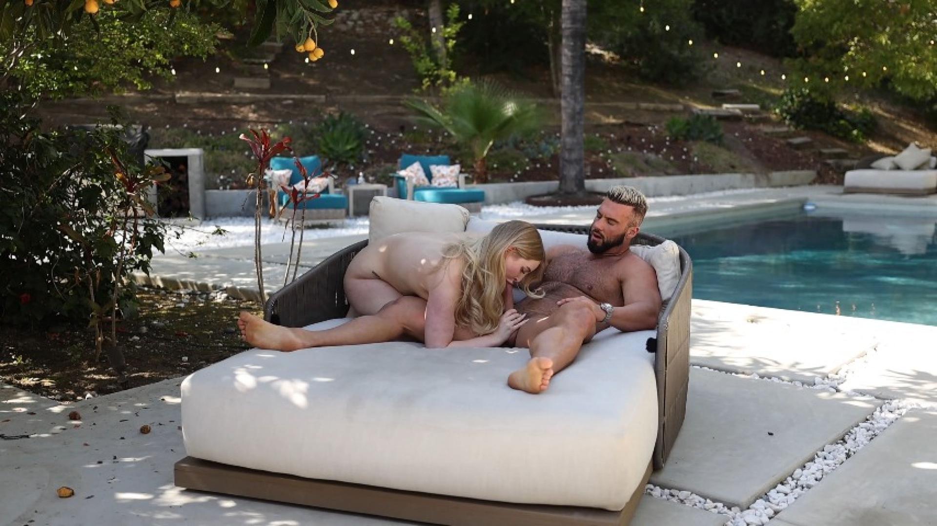 WRECKING THE PUSSY OF BLONDE GIRL MADISON LANEZ