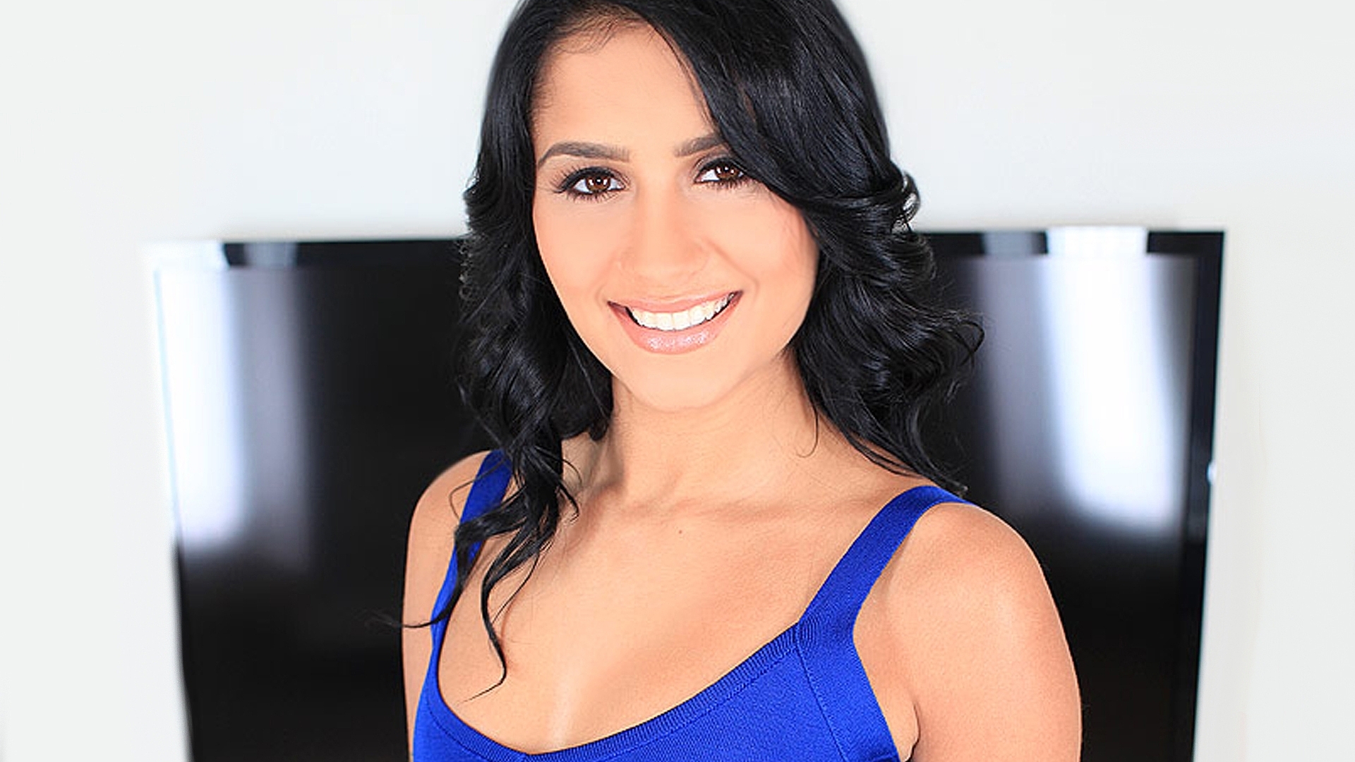 Giselle Mari, Stunning Italian Beauty Gets Fucked and Swallows TWO Hot Creamy Cumshots